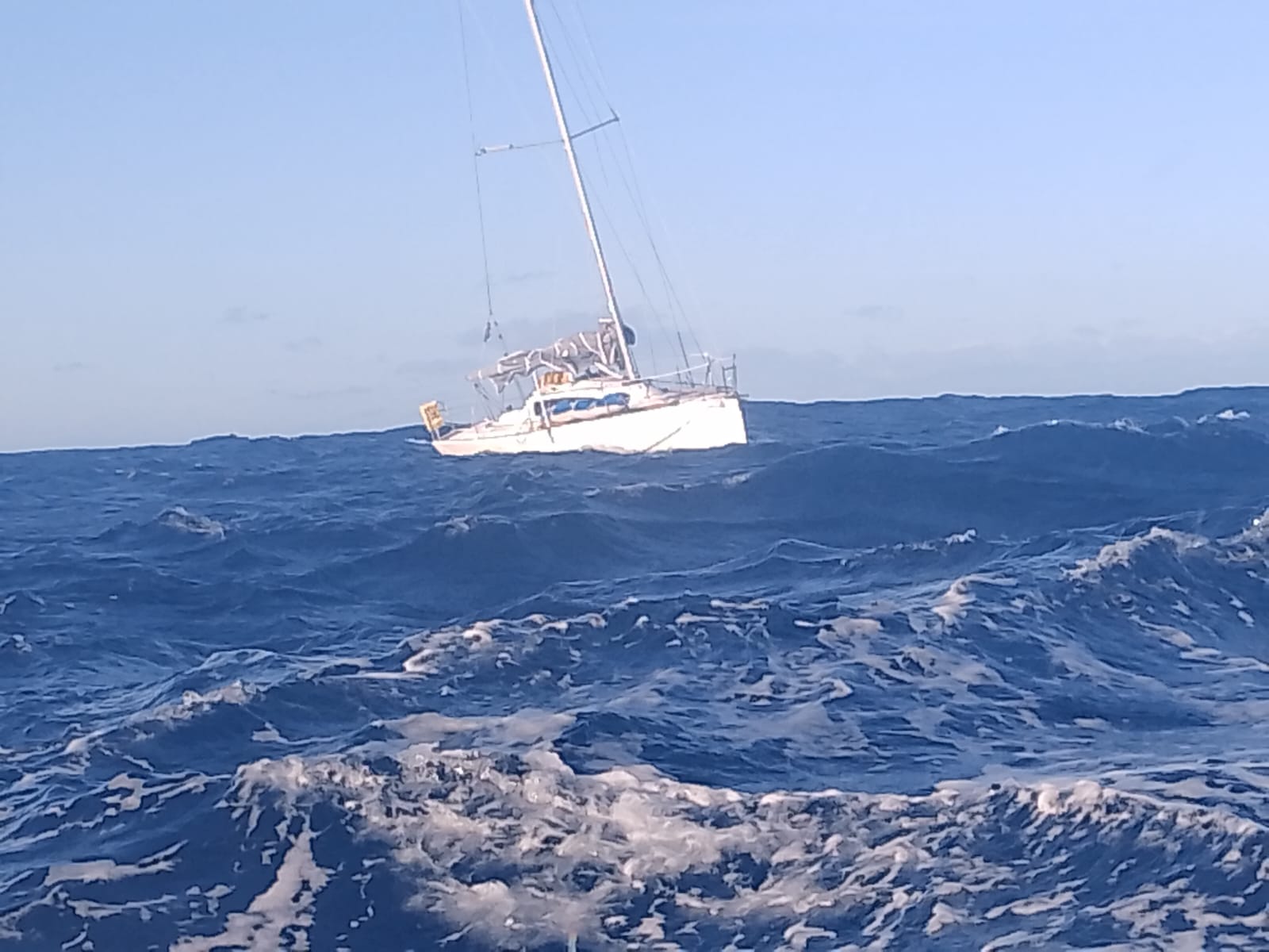 Imaxe do veleiro rescatado por Salvamento Marítimo