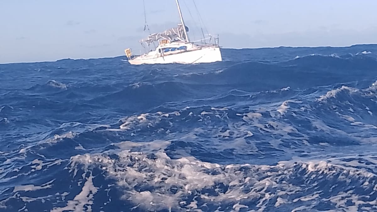 Atopan sen vida o corpo do navegante desaparecido ao suroeste de Fisterra