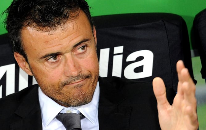 El director técnico del AS Roma, Luis Enrique, reacciona ante Catania hoy, sábado 5 de mayo de 2012, durante un juego de la Serie A italiana en el estadio Olímpico de Roma