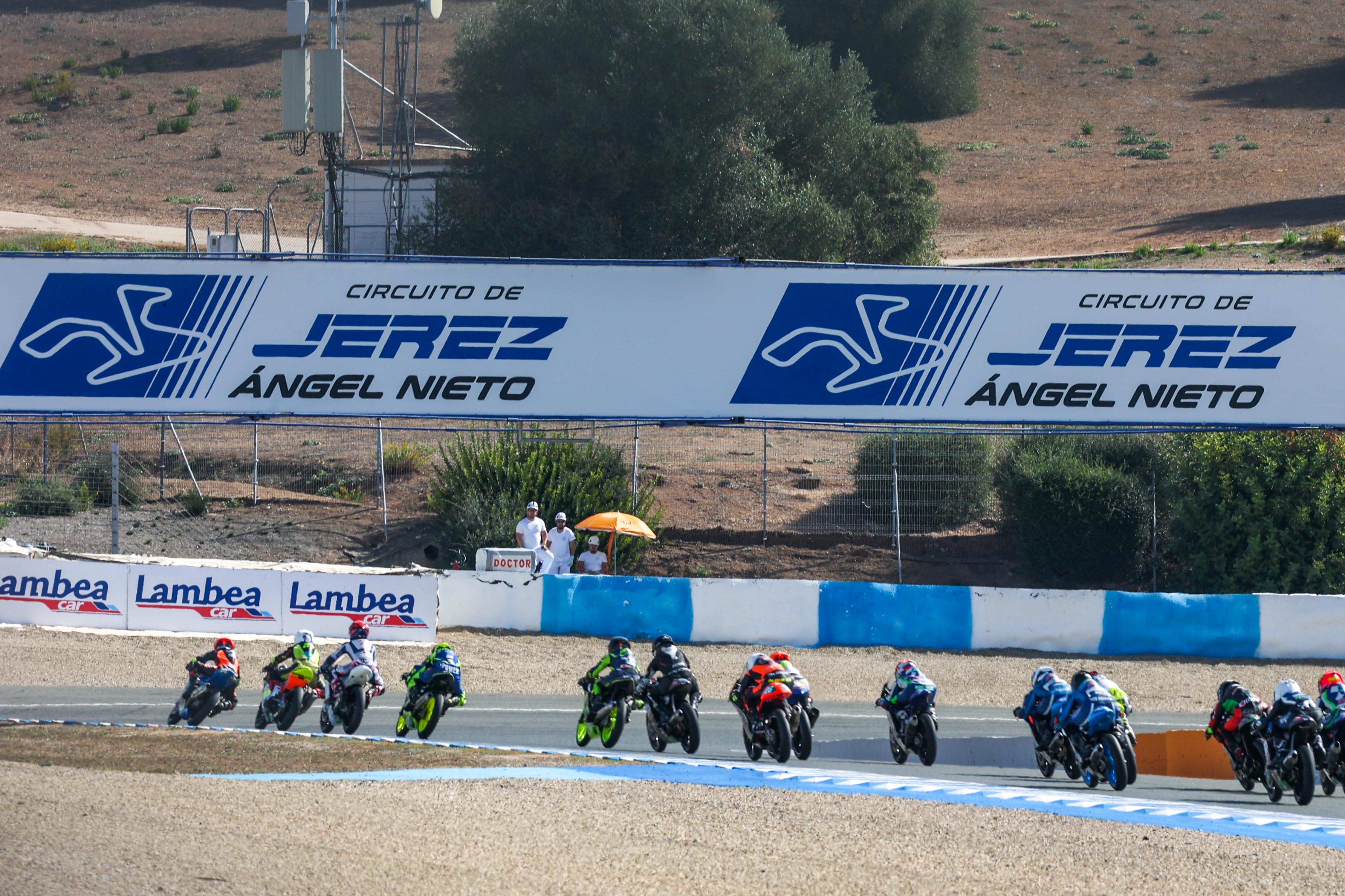 Carrera  Moto 4 en el Circuito de Jerez