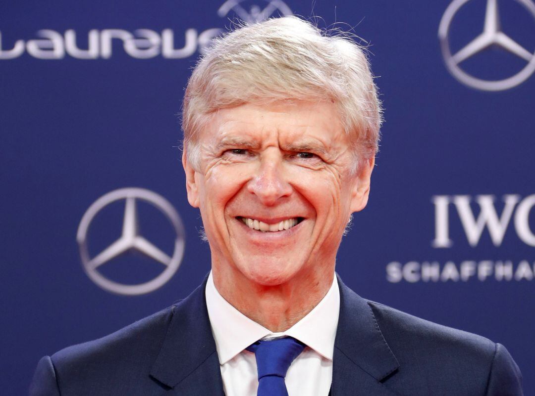 Arsene Wenger posa en la alfombra roja de los Premios Laureus.