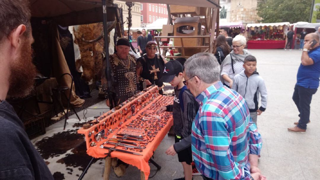 Puestos del mercado medieval en la Plaza del Pilar 