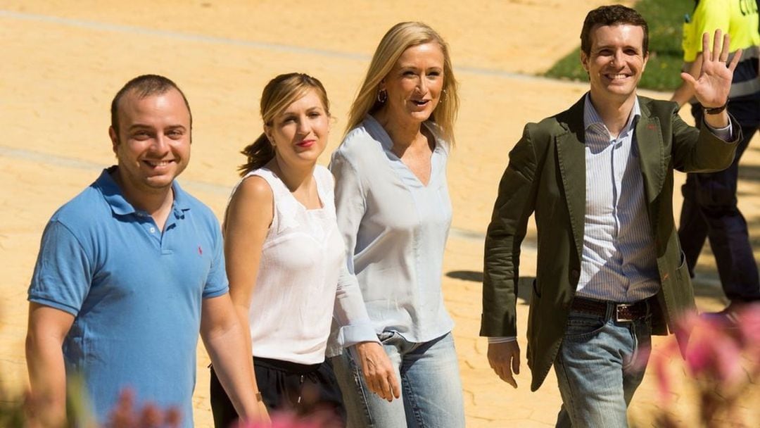 Ángel Carromero acompañado de Pablo Casado y Cristina Cifuentes.