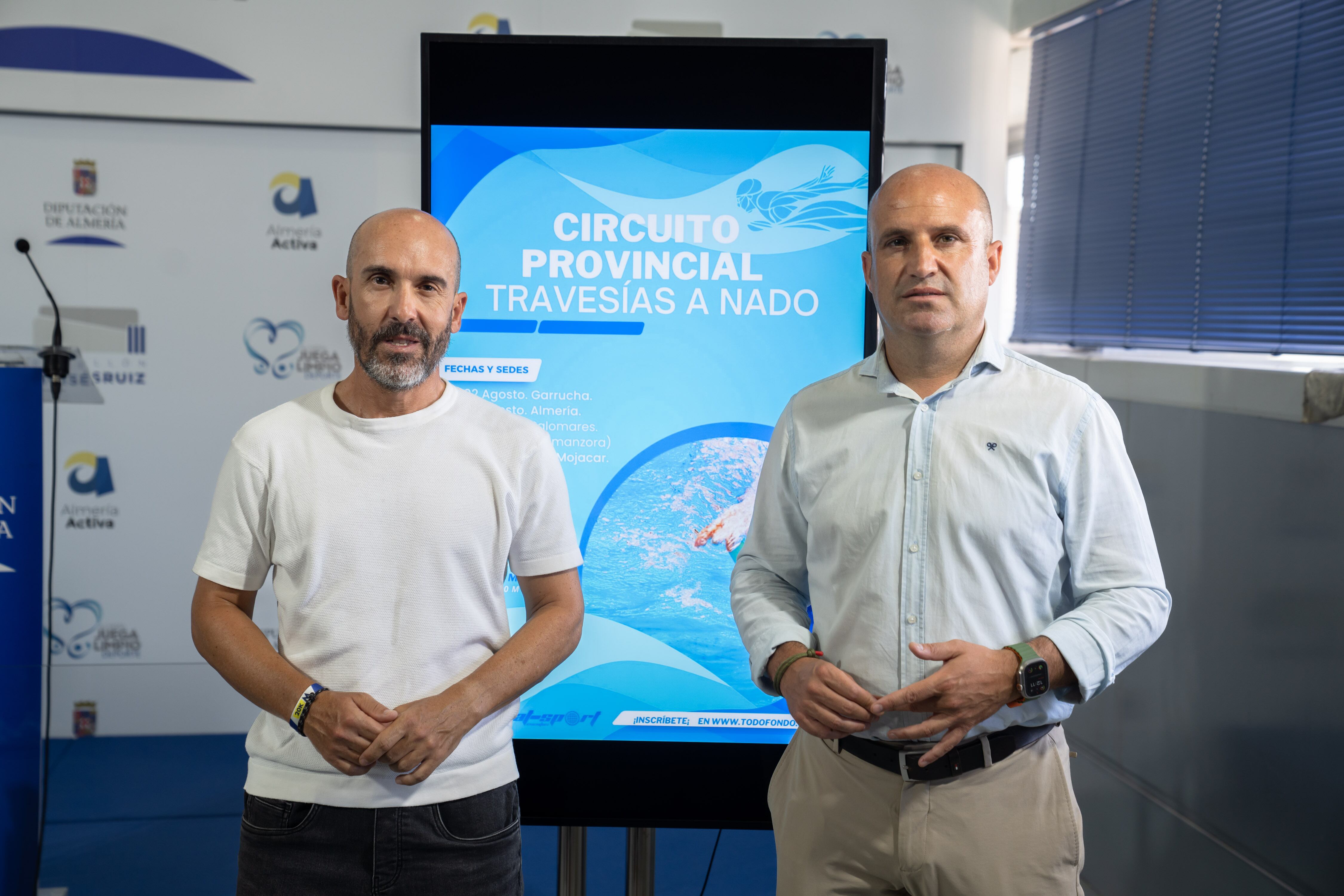 El diputado de Deportes, José Antonio García, y el organizador del evento, David Martínez, presentando la edición.