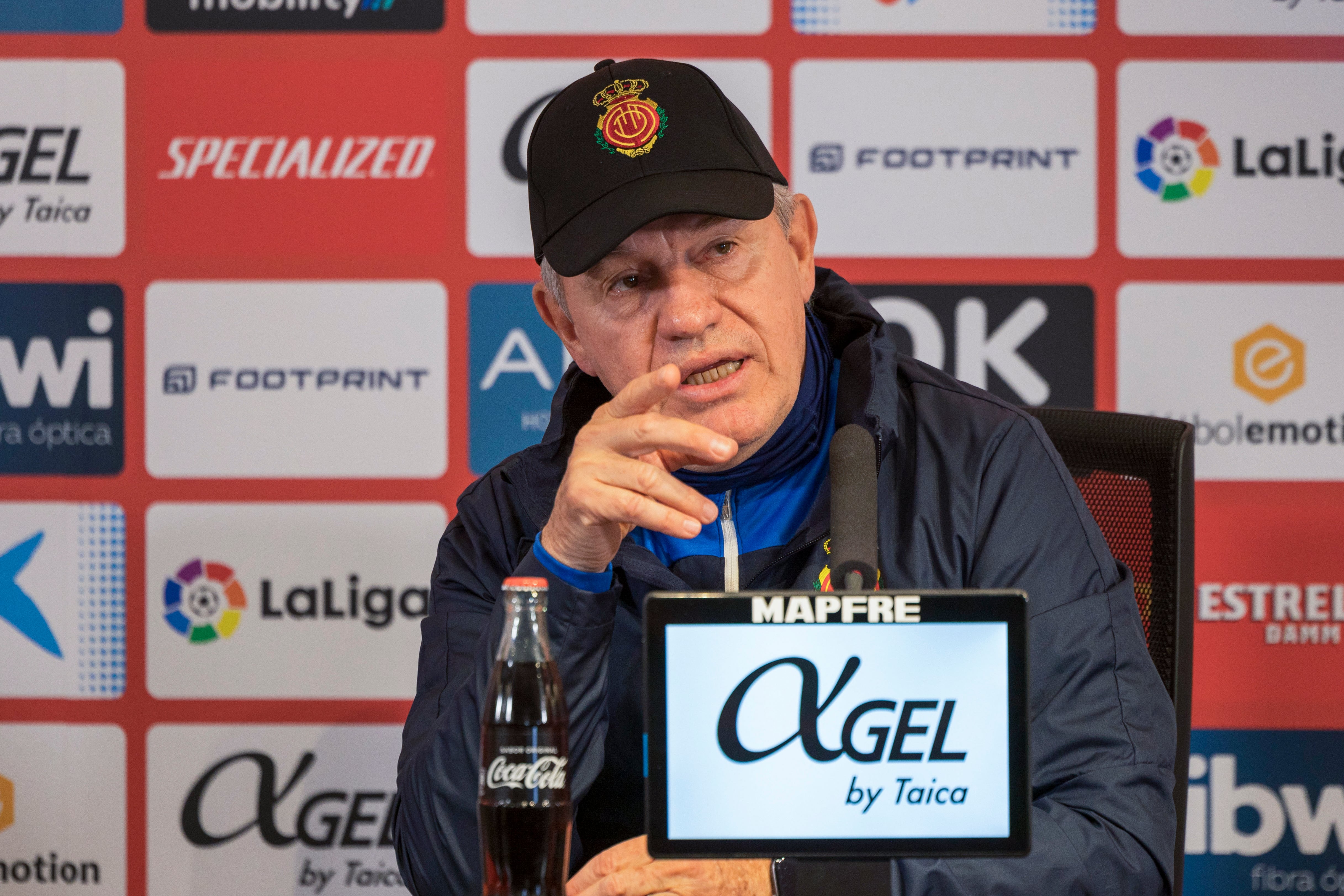 GRAF8120. PALMA DE MALLORCA, 04/02/2023.- El entrenador del Real Mallorca Javier Aguirre, durante la rueda de prensa previa al partido de mañana frente al Real Madrid, en Son Bibiloni .- EFE/CATI CLADERA
