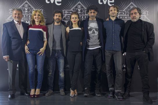 MADRID, SPAIN - FEBRUARY 19: (L-R) Actor Jaime Blanch, actress Cayetana Guillen Cuervo, actor Rodolfo Sancho, actress Aura Garrido, actor Nacho Fresneda, actor Julian Villagran and producer Javier Olivares attend &#039;El Ministerio del tiempo&#039; presentation ph