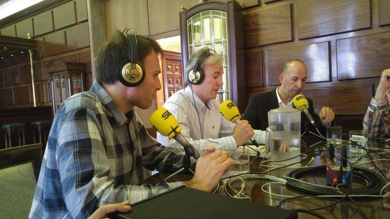 De izquierda a derecho, Pablo Muñoz (ZeC), Jorge Azcón (PP) y Carmelo Asensio (CHA)