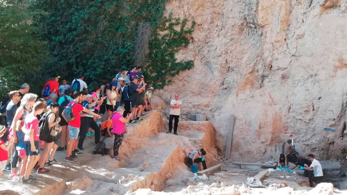 La directora del Museu Arqueològic Municipal Palmira Torregrosa repasa la actualidad de los yacimientos de la comarca (12/08/2022)