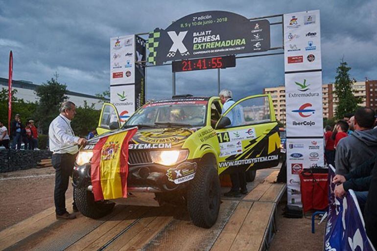 El coche del Metal Lube Rallye Raid tomó la salida pero no pudo acabar