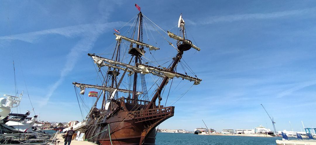 Galeón Andalucía, atracado en el puerto Marina de Dénia.