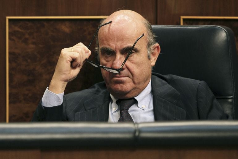 Fotografía de archivo del 31 de agosto de 2016 del ministro Luis de Guindos, que comparecerá finalmente en la Comisión de Economía del Congreso por el &#039;caso Soria&#039;