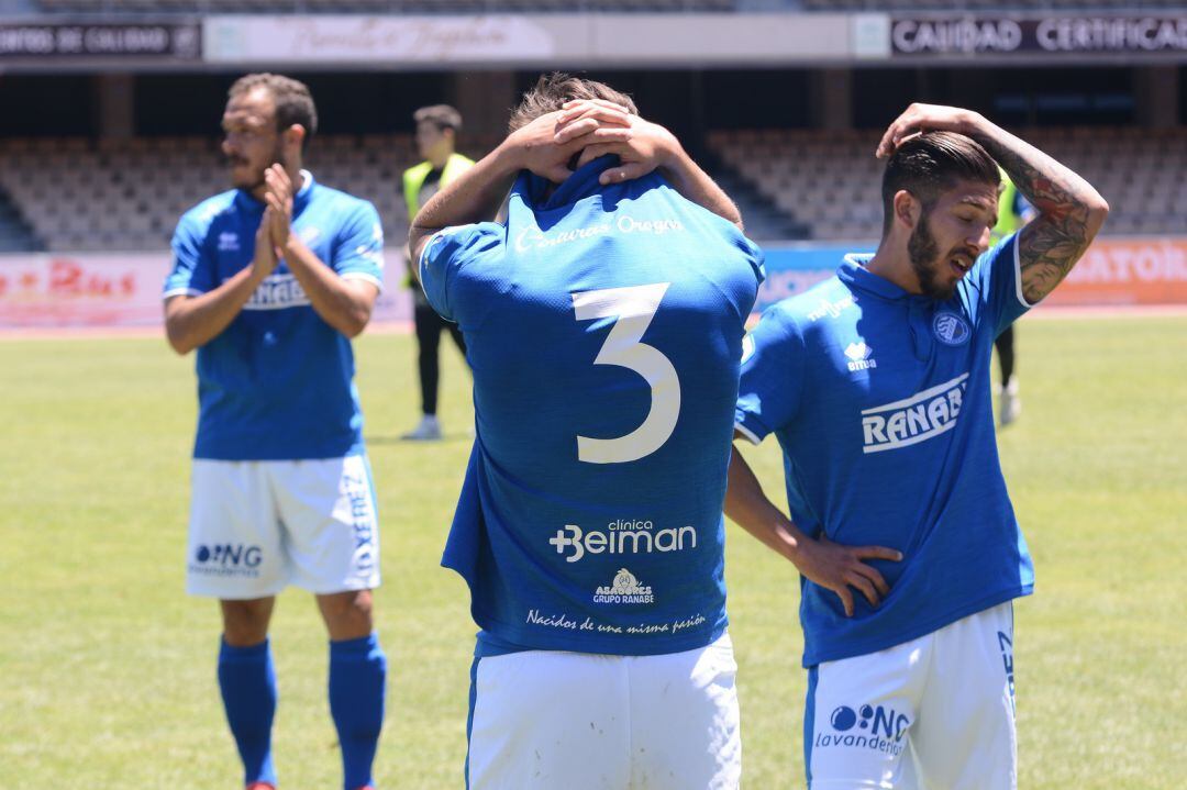 Jugadores del Xerez DFC al término del partido en Chapín 