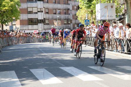 Casper Van Uden entra ganador de la última etapa de la ronda ribereña en la meta de Aranda de Duero.