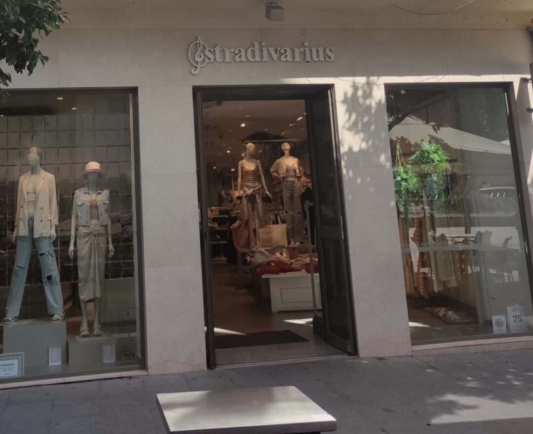 Fachada de la tienda de Stradivarius en la calle Lancería