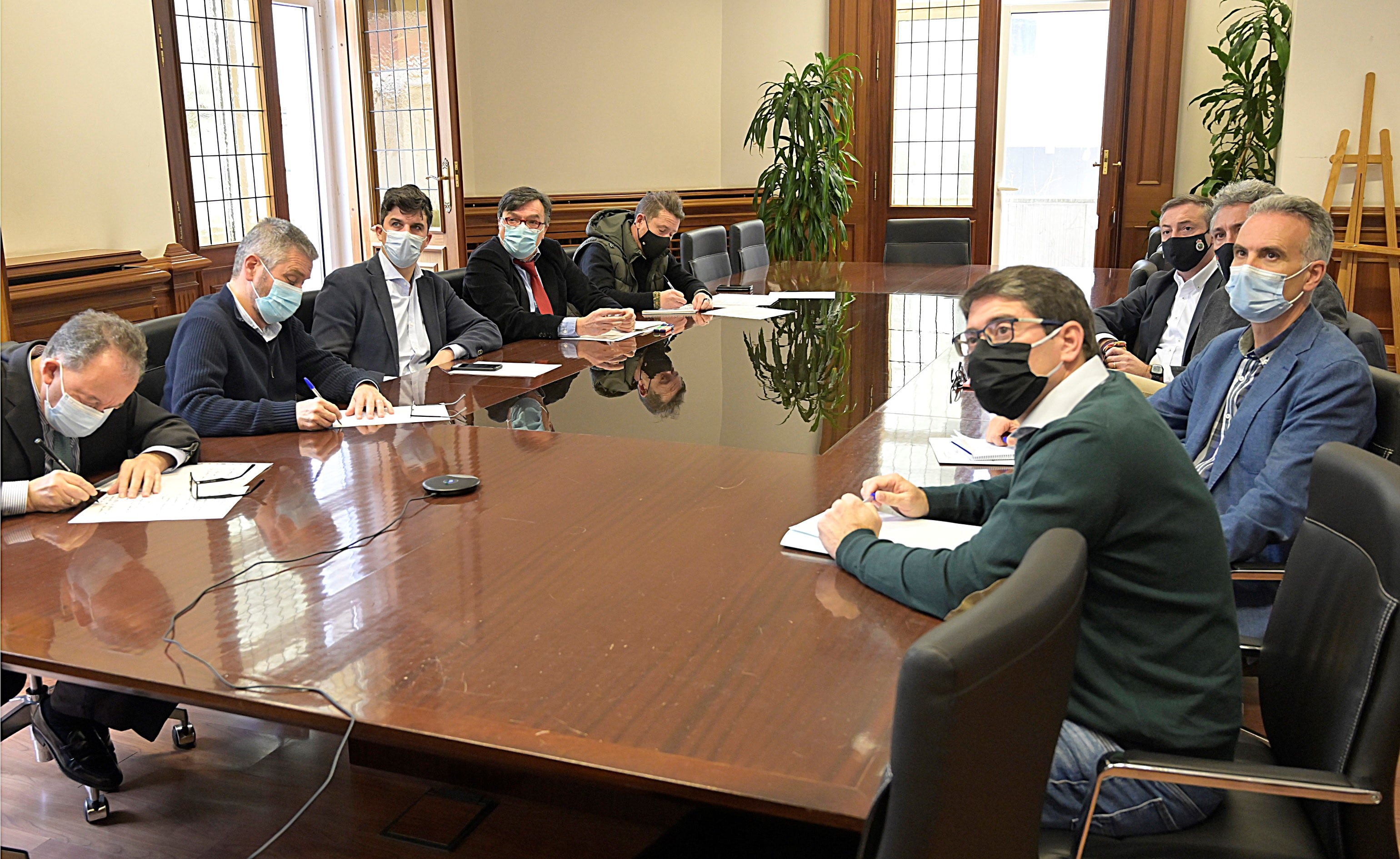 Reunión de la Mesa del Racing en el Ayuntamiento de Santander.