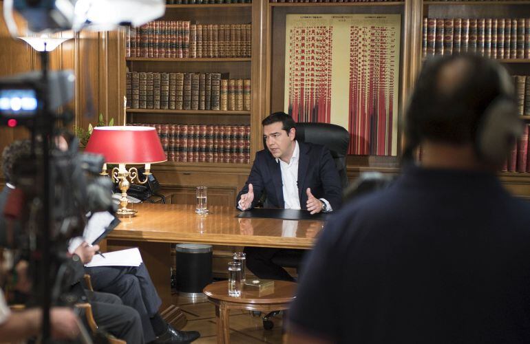 El primer ministro griego, Alexis Tsipras, durante la entrevista.