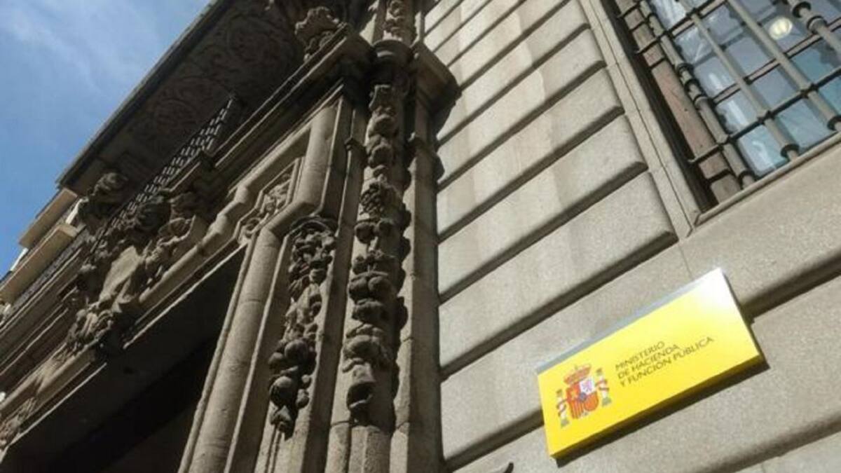 Hacienda reconoce "imprecisiones" en el informe de la ITI, pero mantiene su "compromiso inversor"