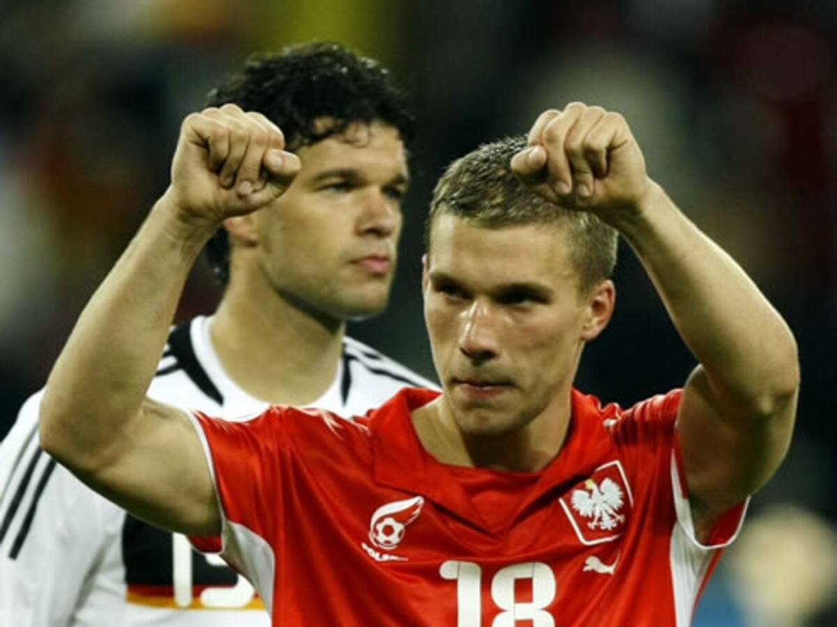 Un partido ultracatólico pide retirar la nacionalidad polaca a Podolski y Klose
