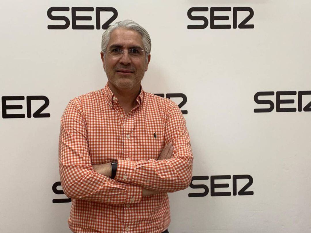 Mauricio García de la Vega en los estudios de Radio Murcia