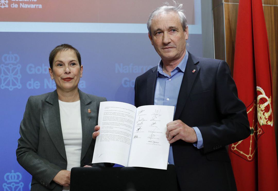 El Gobierno apoya la popuesta de aval a Osasuna. En la foto, Uxue Barkos y MIkel Aramburu,