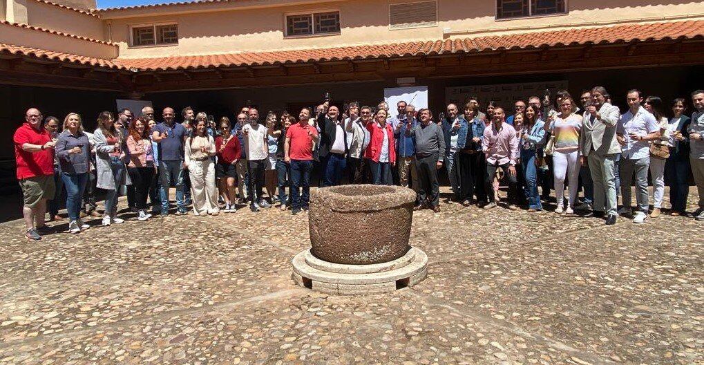 Un centenar de personas se concentraron en la sede del la DO La Mancha