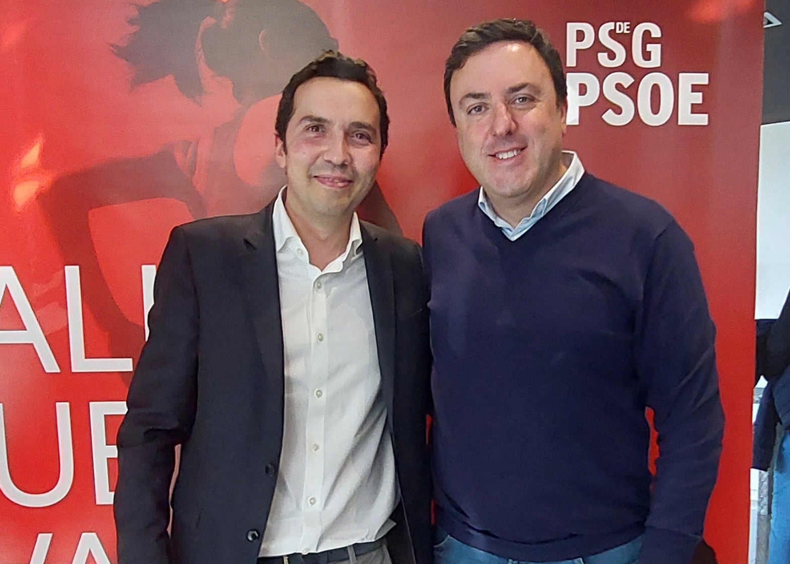 El nuevo candidato del PSOE a alcalde de Narón, Jorge Ulla, a la izquierda, este sábado junto a Valentín González Formoso, secretario general del PSdeG-PSOE