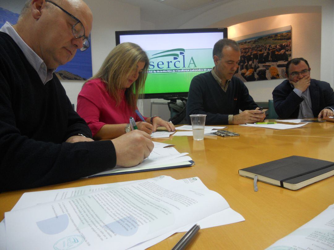 Momento de la firma del acuerdo en el Sercla