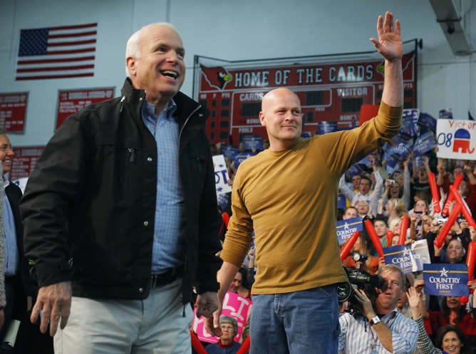 McCain en un acto de campaña al que sí acude Joe &#039;el fontanero&#039; en Ohio