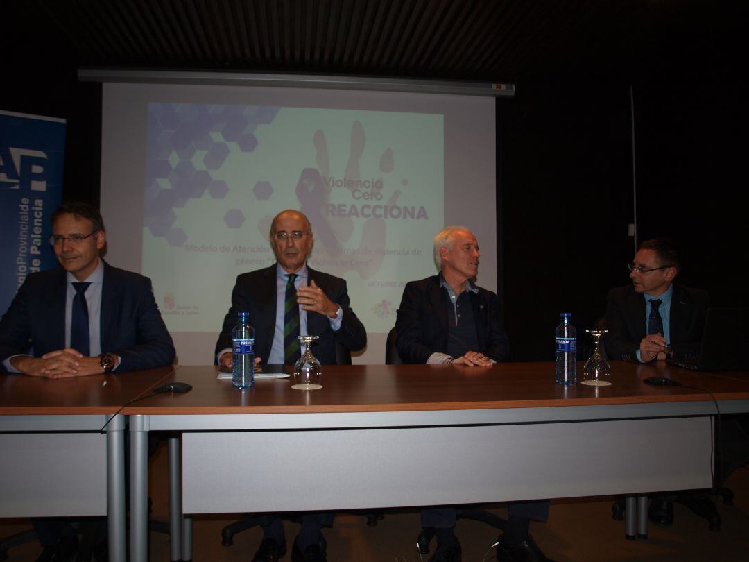 Imagen del curso de formación en el que participan más de un centenar de abogados de Palencia