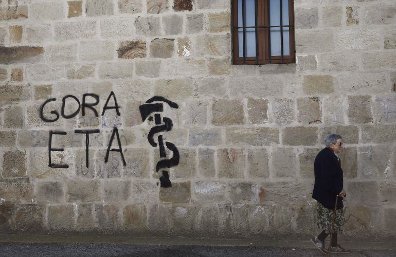 Pintada realizada esta madrugada en la pared de una vivienda de la localidad navarra de Iturmendi