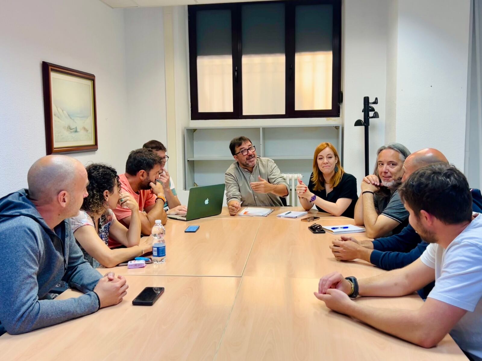 El portavoz de Comrpomís en la Diputación de Castellón, David Guardiola, junto con su homologa en Valencia, Dolors Gimeno.