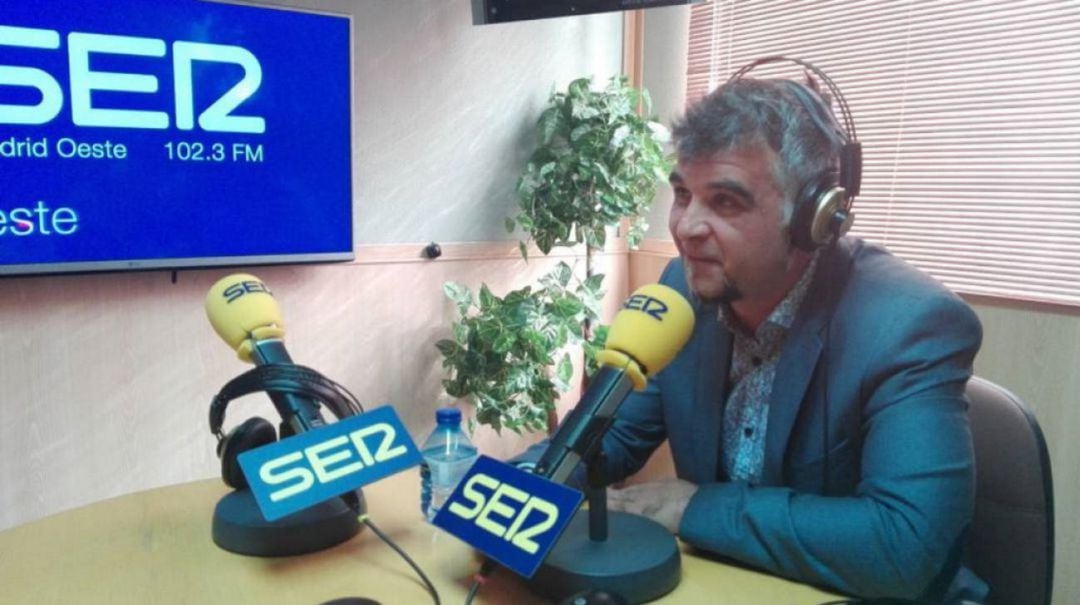 Gabriel Ortega, portavoz de Más Madrid Ganar Móstoles, en los estudios de Ser Madrid Oeste (foto de archivo)