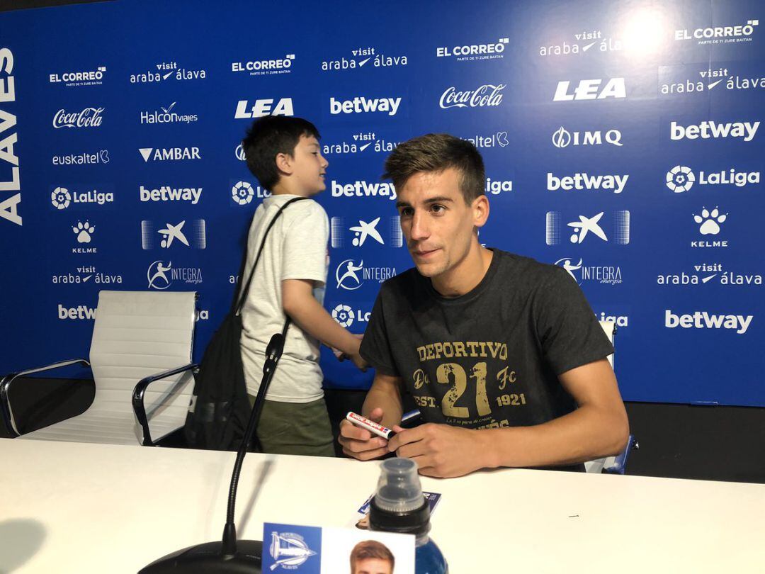 Pere Pons en la sala de prensa de Mendizorroza.