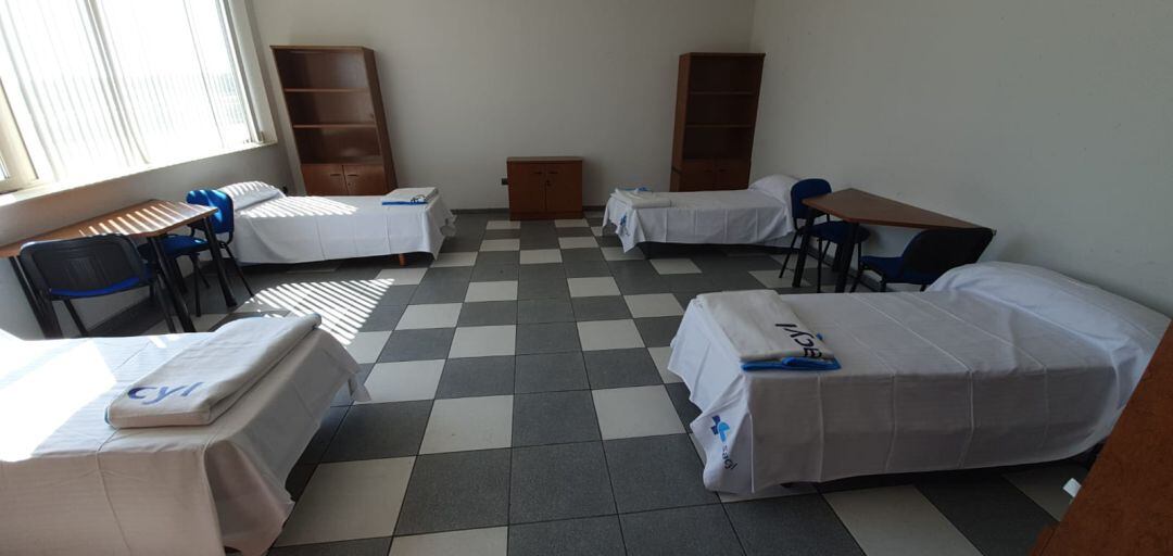 Una de las estancias habilitadas para convertir el recinto ferial en hospital de convalecencia