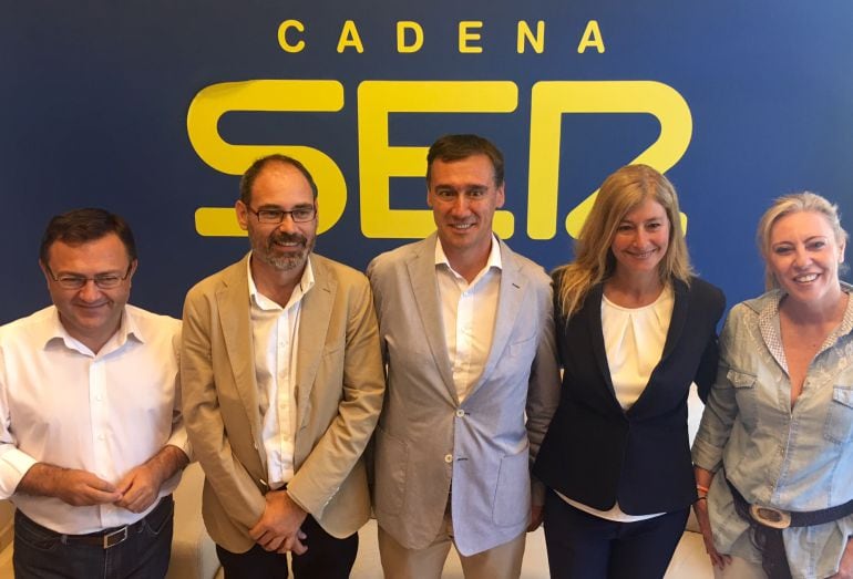 Los cuatro candidatos que han debatido en la SER junto al director de la emisora y de Prisa Radio en Málaga