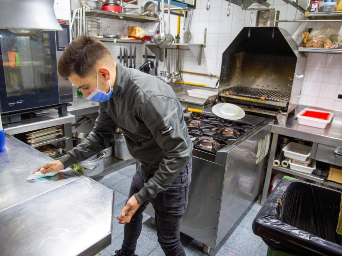 La hostelería no podrá abrir hoy en 9 municipios vascos