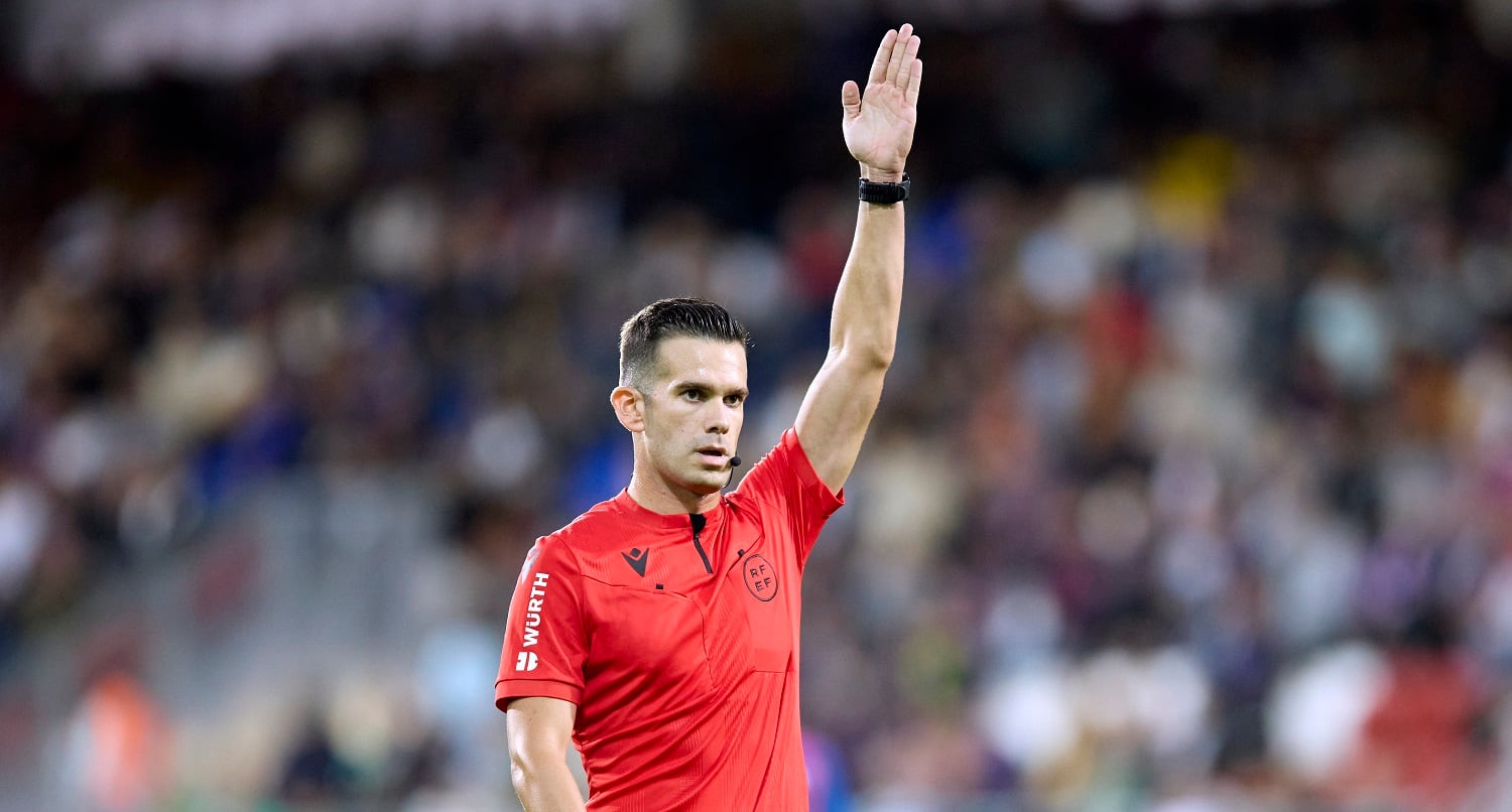 EIBAR, SPAIN - SEPTEMBER 25: Referee Quintero Gonzalez reacts during the LaLiga Smartbank match between SD Eibar and Real Racing Club at Estadio Municipal de Ipurua on September 25, 2022 in Eibar, Spain. (Photo by Ion Alcoba/Quality Sport Images/Getty Images)