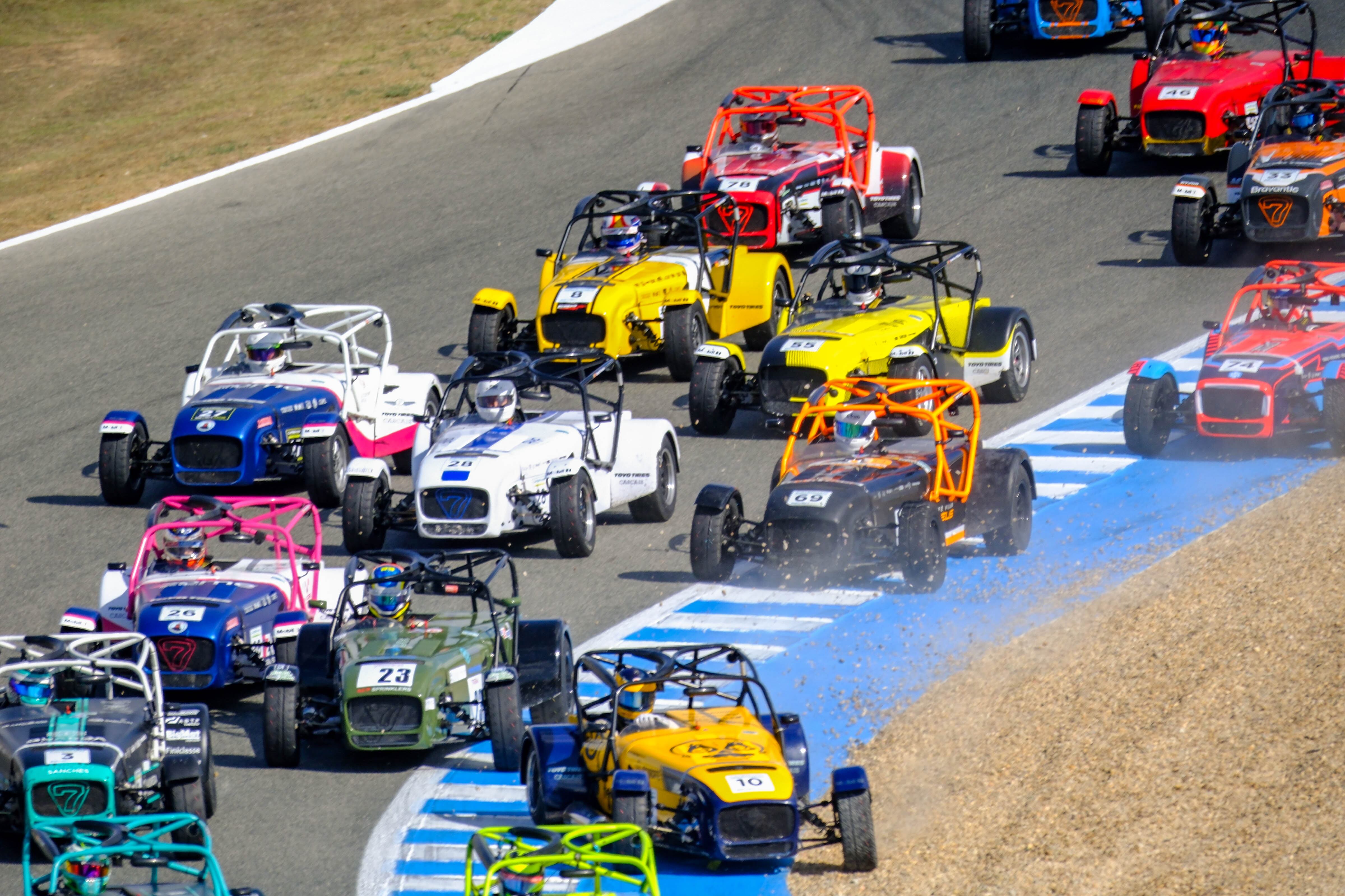 Carreras del Iberian Racing Festival en el Circuito de Jerez