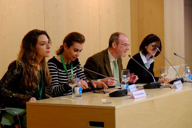 Col·loqui sobre la realitat cultural iberoamericana, amb Andrea Carballo, actriu argentina, Carmen de Posadas, escriptora urugaiana, el moderador Fernando Pajares, de l'Agència EFE, i Elisenda Vives ambaixadora d'Andorra a les Nacions Unides. 