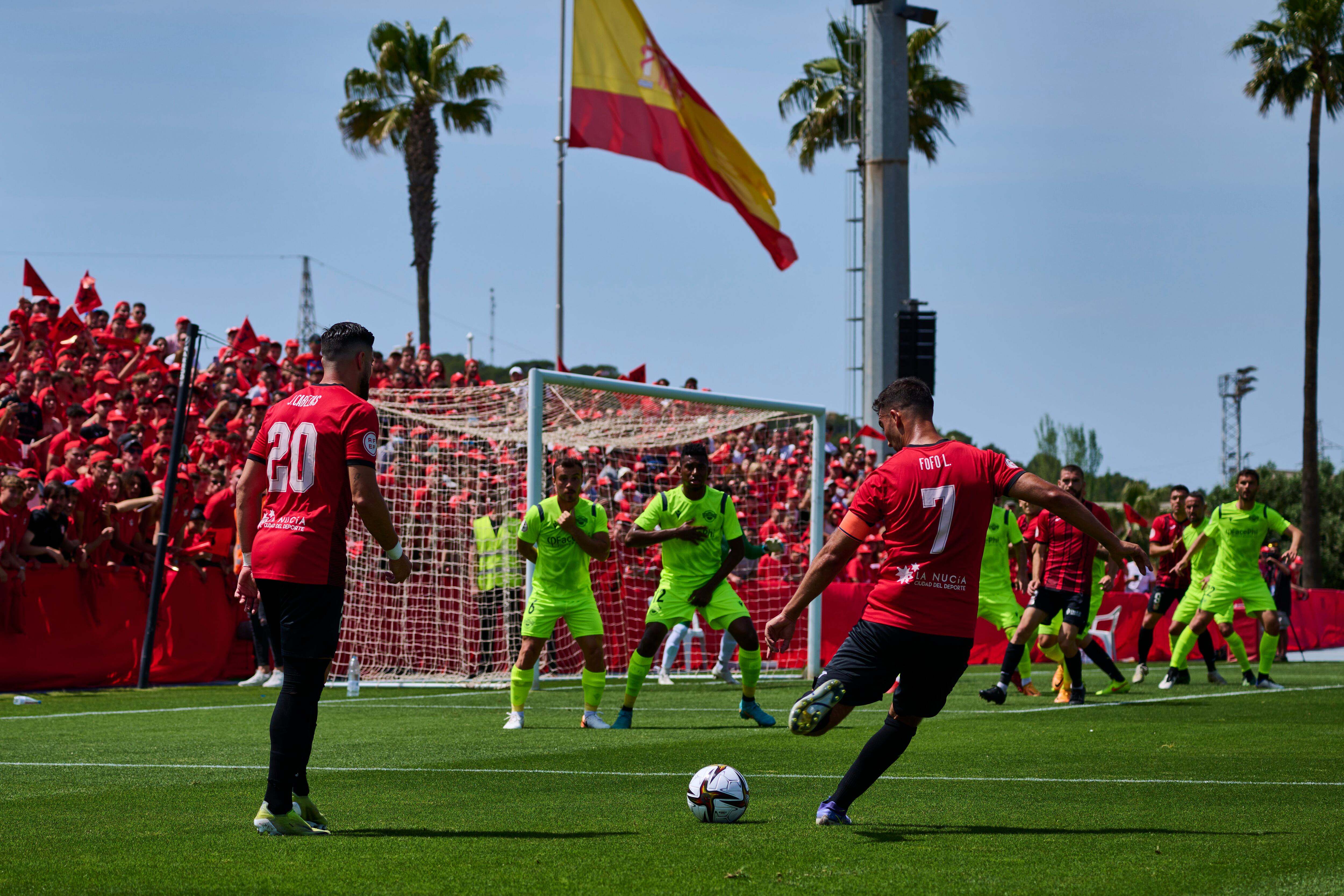 El C.F. La Nucía durante el partido ante el Intercity