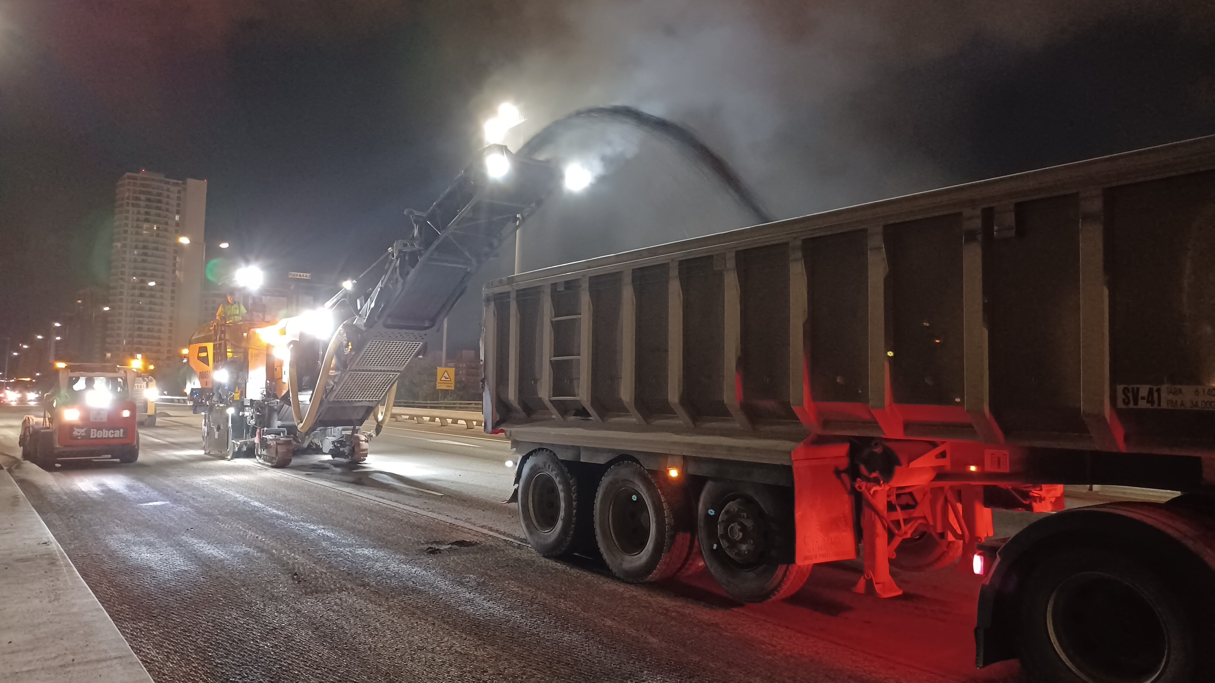 Trabajos de implantación de asfalto fonoabsorbente en la CV-35