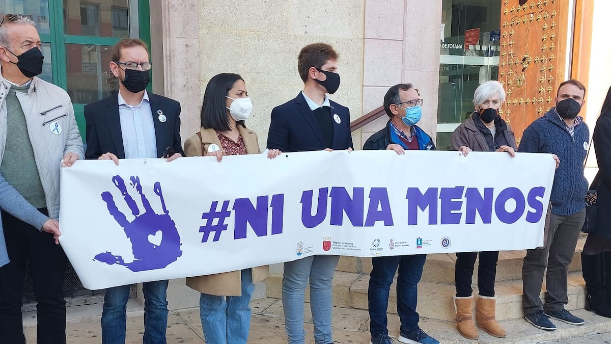 Totana muestra su repulsa por el asesinato de Claudia Abigail