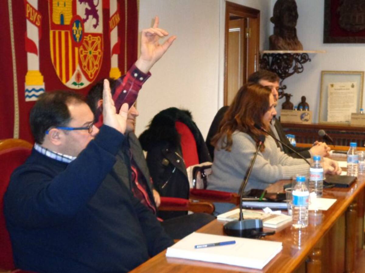 El Pleno da luz verde al presupuesto con el voto de calidad de la alcaldesa