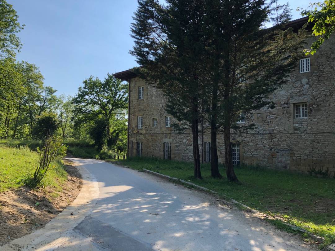 El Conjunto Monumental de Palacio, Ferrería y Molino de Urdanibia, propiedad del Gobierno Vasco.