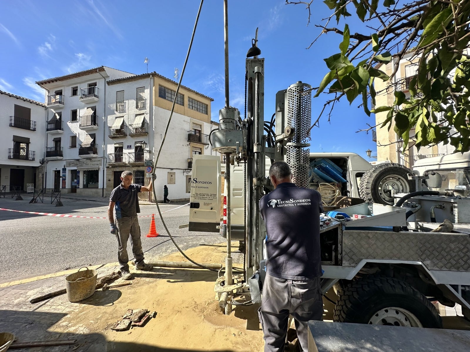 Inicio de los sondeos geotécnicos en el subsuelo del Paseo de la Constitución (tomadas el pasado 4 de octubre)