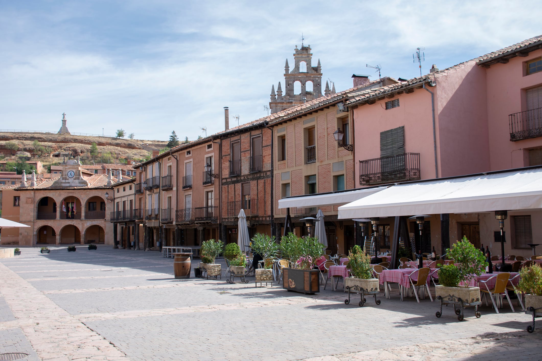 Un recorrido opr las calles de Ayllón (Segovia).