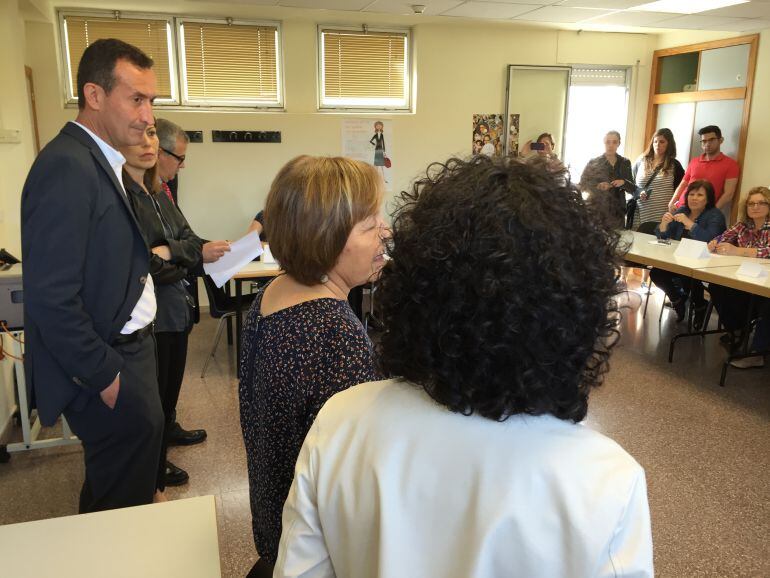 El alcalde visitó ayer la Casa de la Dona