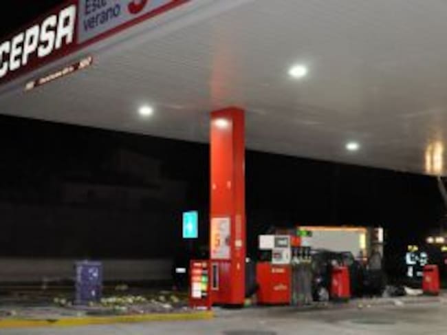 Los bomberos continúan en el lugar del siniestro