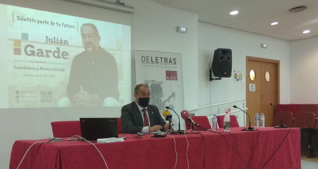 El candidato a rector de l aUCLM Julían Garde en Ciudad Real.
