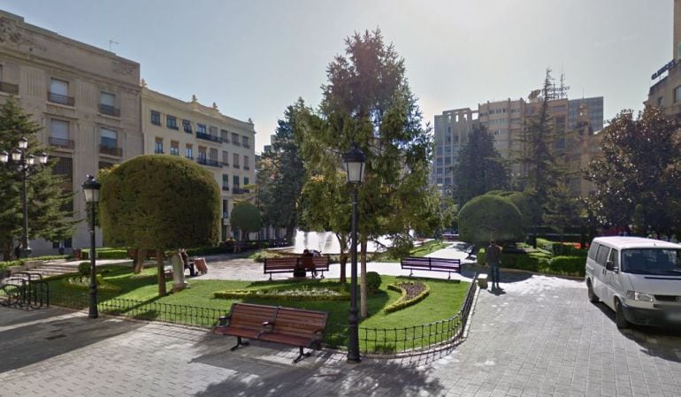Plaza del Altozano, donde se encuenta la Oficina de Turismo y sobre la cual se ubican los Refugios Antiaéreos